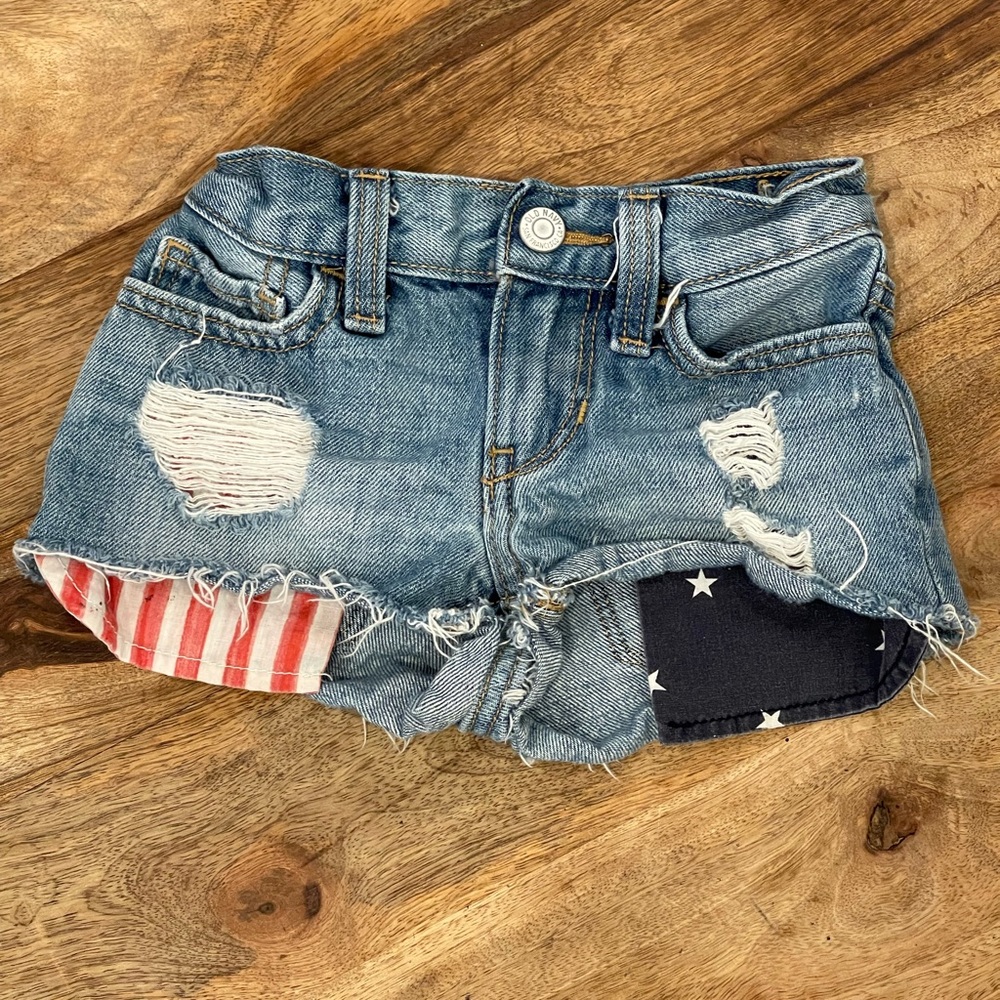 Girls size 5 old navy flag distressed shorts
